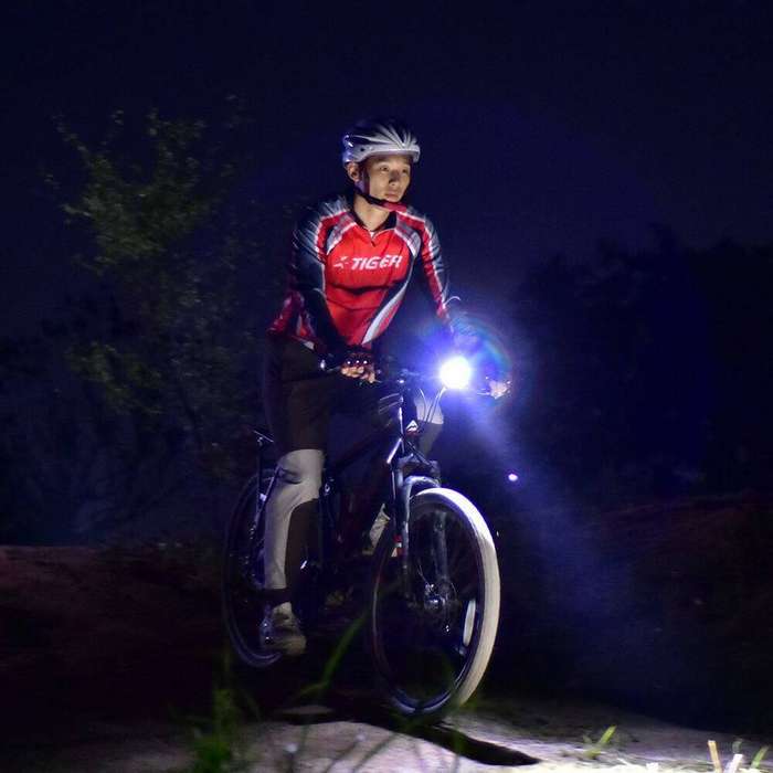 Wuben B2 Bicycle Light 1300 Lumen 280m Throw Rechargeable with 18650 or 21700 Battery