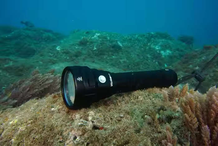 Wurkkos DL40 5000 Lumen 400m Throw Rechargeable Diving Flashlight with 2x 26650