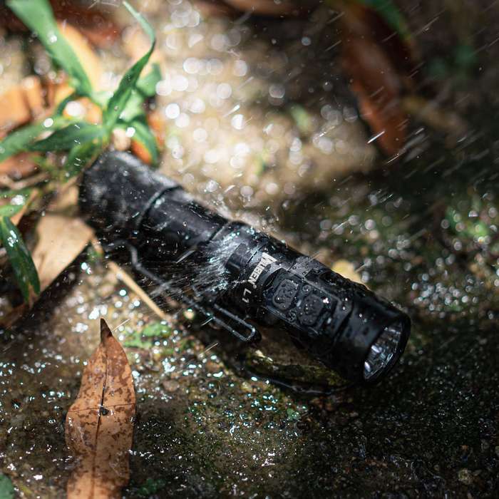 Wuben L1 Osram P9 2000 Lumen 350m Throw Rechargeable LED Dual Light Flashlight