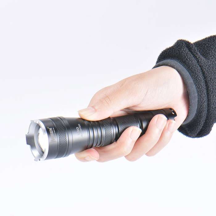 Wuben L60 1200 Lumen 320m Throw Zoomable Rechargeable LED Flashlight with 18650 Battery