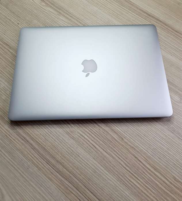 Macbook Pro 15inch Retina Core i7 16GB RAM 512GB SSD (Pre-Owned)