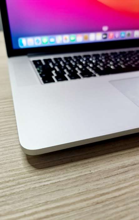 Macbook Pro 15inch Retina Core i7 16GB RAM 512GB SSD (Pre-Owned)
