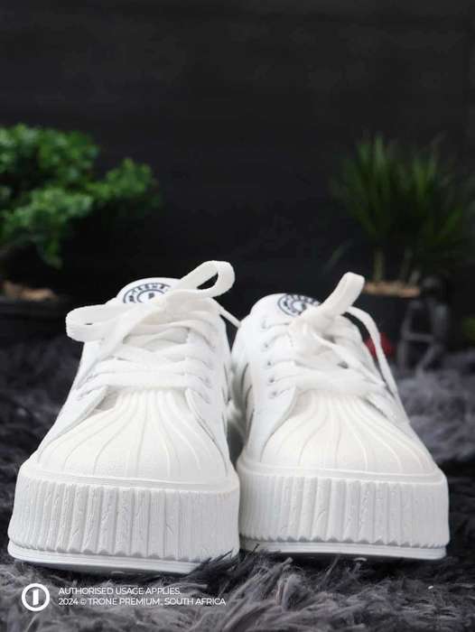 Carioca Court C Sneaker - White Stripes