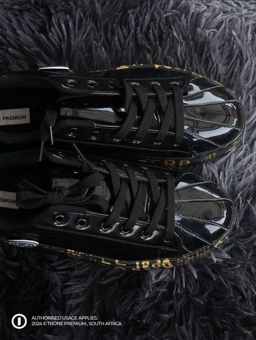 Glossy Glacia II Sneakers - Black