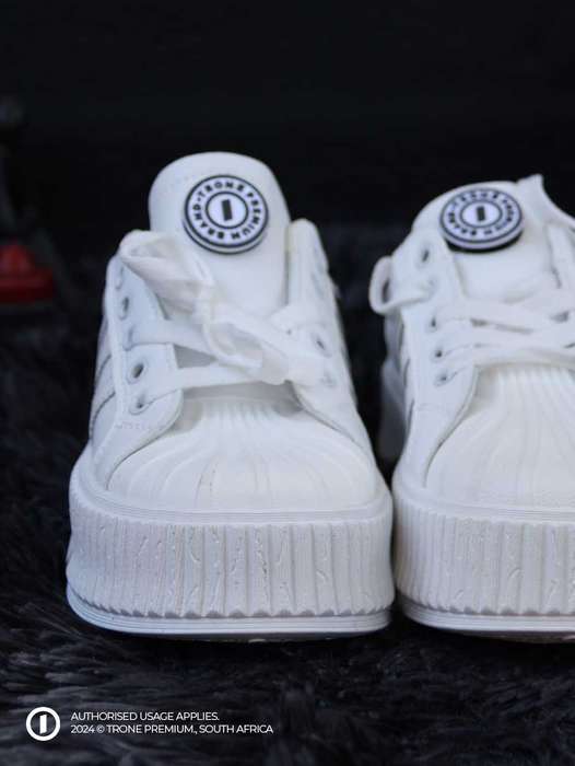 Carioca Court C Sneaker - White Stripes
