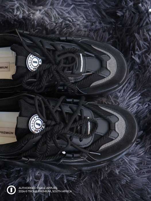 Rugged-X Pump Sneakers - Black