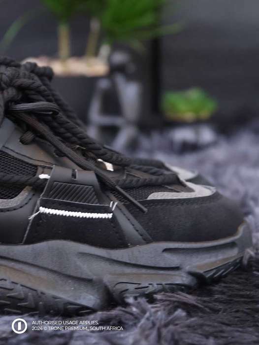 Rugged-X Pump Sneakers - Black