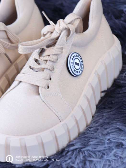 Trone Evoke Chuck Sneakers - Cream