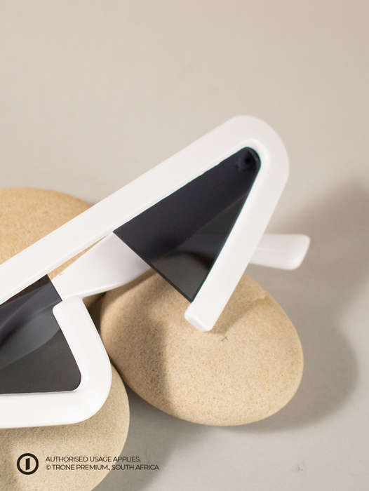 Trone Eluvie Shades