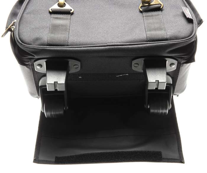 Clubman Carry on camera flight bag with extending handle and wheels padded