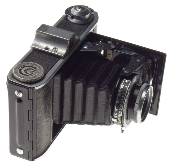 Voigtlander Bessa 66 large format 120 film camera Skopar lens