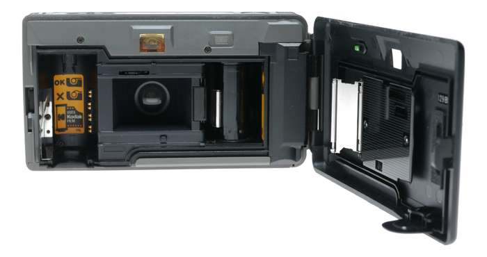 Chinon Auto 3001 Multi Focus Compact Point Shoot Film Camera 1:2.8 f=35mm