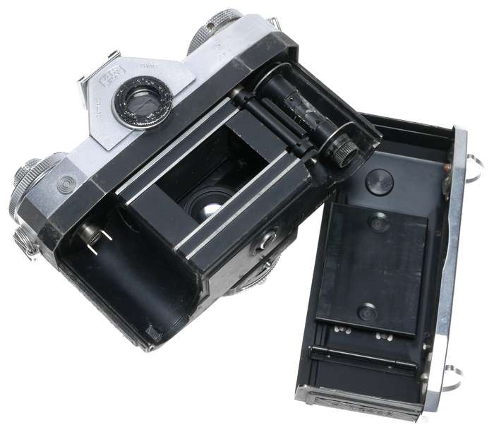 Pantar 1:2.8/45mm Zeiss contaflex SLR film camera