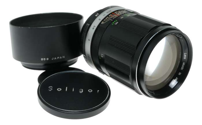 Soligor 1:2.8 135mm camera tele lens P mount M42 Universal Pentax Praktica