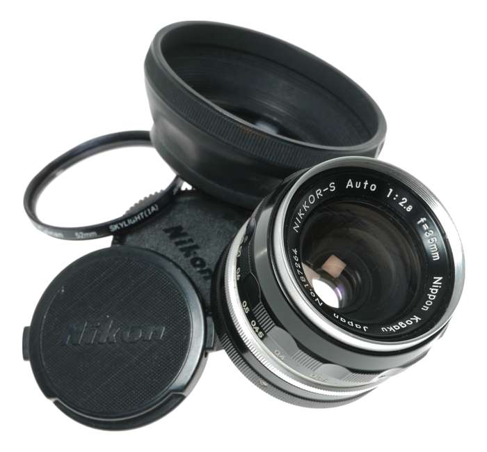 Nippon Kogaku Nikkor-S Auto 1:2.8 f=35mm wide angle camera lens