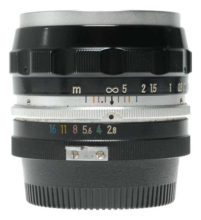 Nippon Kogaku Nikkor-S Auto 1:2.8 f=35mm wide angle camera lens