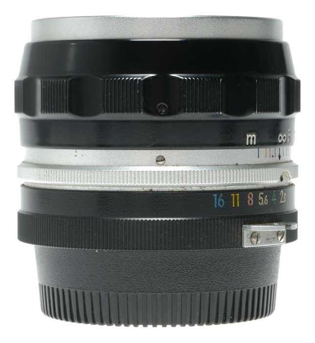 Nippon Kogaku Nikkor-S Auto 1:2.8 f=35mm wide angle camera lens