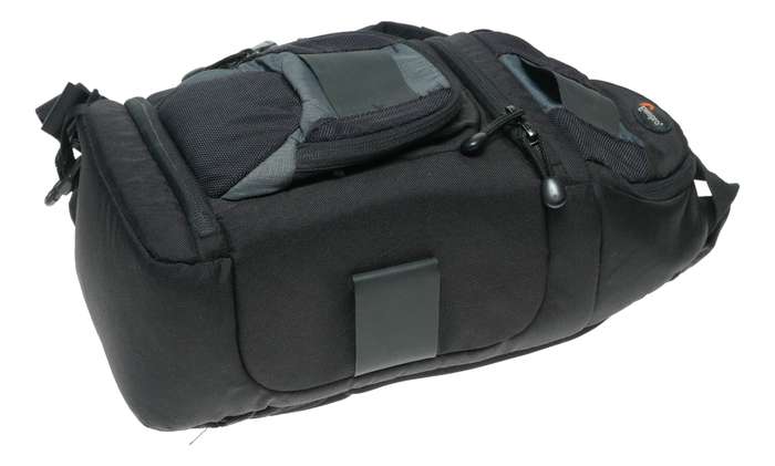 Lowepro Slingshot 100 AW Black DSLR camera bag with shoulder strap