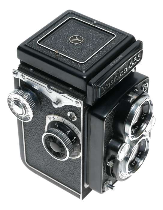 Yashica-635 Dual Format TLR Film Camera Yashikor 3.5/80mm