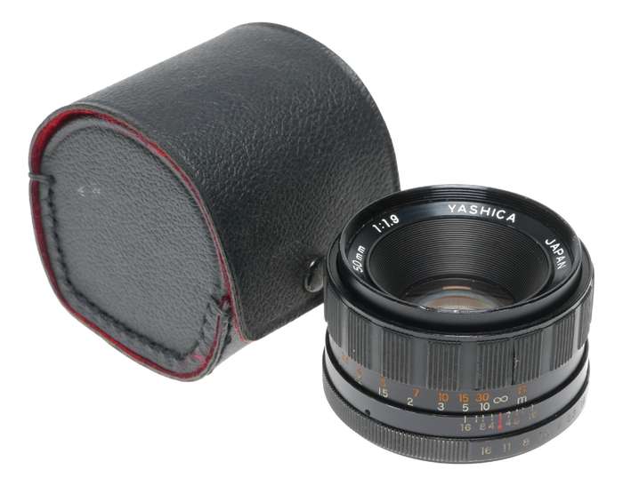 Yashica Auto Yashinon-DS 1:1.9 50mm Camera Lens