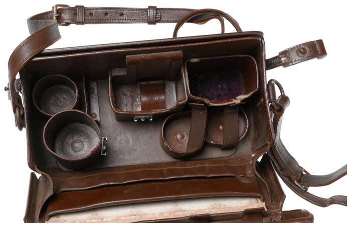 Leica original Leitz leather camera shoulder bag from the 1950's