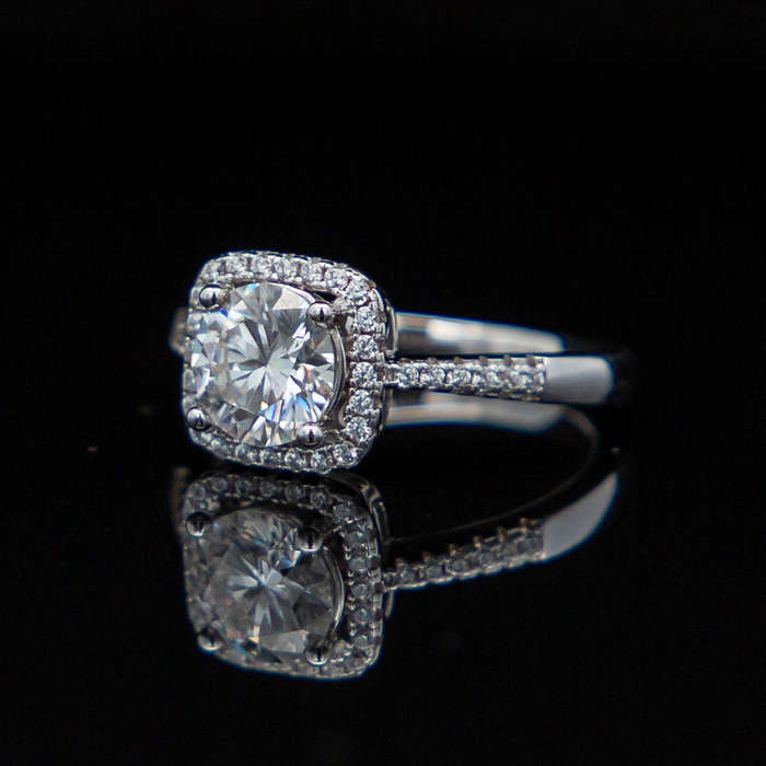Odelia - Moissanite