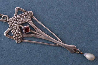 Art Nouveau Pendant |  |