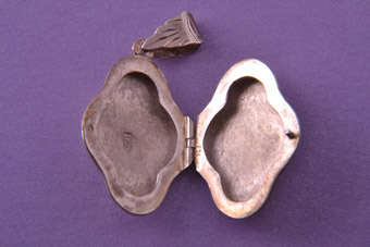 Silver Modern Locket |  |