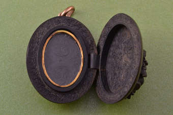 Victorian Picture Locket |  |