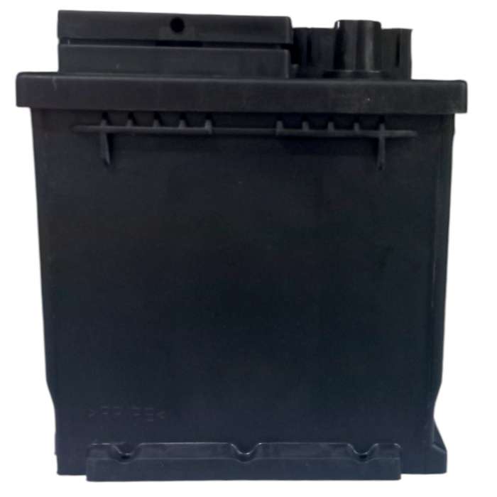 NC462  Osaka 652 - Auto Battery 12 Volt 70 Ah with OLD Battery. Plus R220 without OLD Battery.