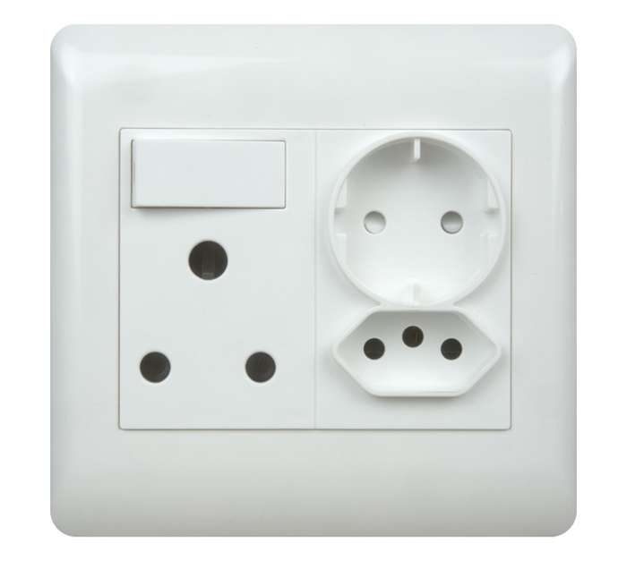 Design House 16A 1 x Schuko 1x IEC Single Socket - White (100 x 100mm)