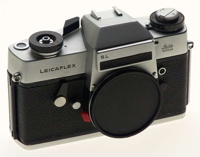 LEICAFLEX SL 35mm CHROME SLR LEITZ CAMERA BODY WITH HALF CASE CLEAN WORKING NICE