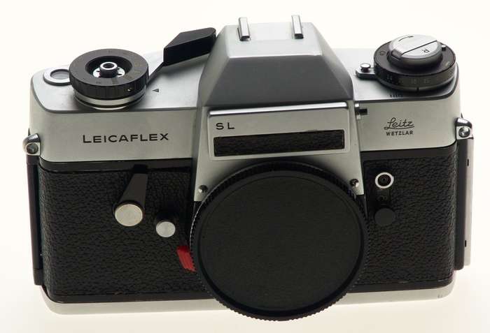 LEICAFLEX SL 35mm CHROME SLR LEITZ CAMERA BODY WITH HALF CASE CLEAN WORKING NICE