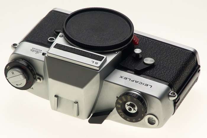 LEICAFLEX SL 35mm CHROME SLR LEITZ CAMERA BODY WITH HALF CASE CLEAN WORKING NICE