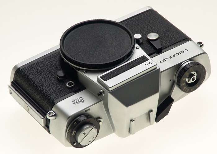 LEICAFLEX SL 35mm CHROME SLR LEITZ CAMERA BODY WITH HALF CASE CLEAN WORKING NICE