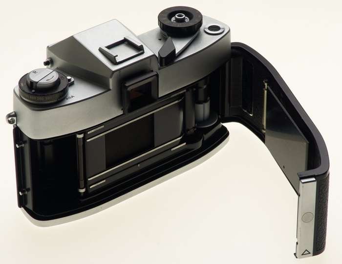 LEICAFLEX SL 35mm CHROME SLR LEITZ CAMERA BODY WITH HALF CASE CLEAN WORKING NICE