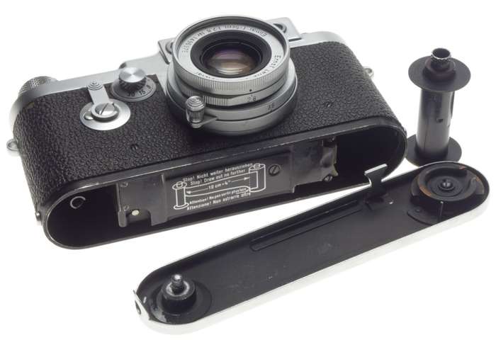 LEICA IIIg chrome 35mm rangefinder camera with 2.8/5cm Elmar 2.8 f=50mm lens kit