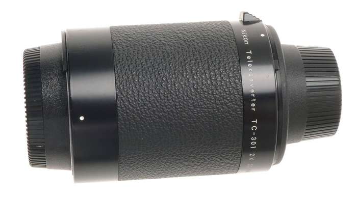 AI-S NIKON 2x TELECONVERTER TC-301 FITS NEW DF SLR DIGITAL CAMERA MINT WITH CAPS