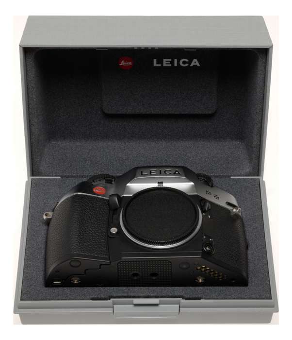Leica R8 SLR 35mm film camera Sliver chrome body boxed 10080