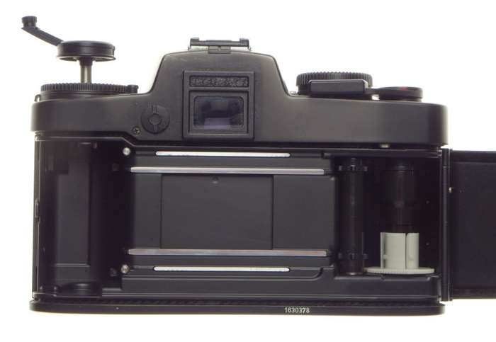 R4 Leica Black 35mm film Classic camera SLR pristine body with shell cased cap