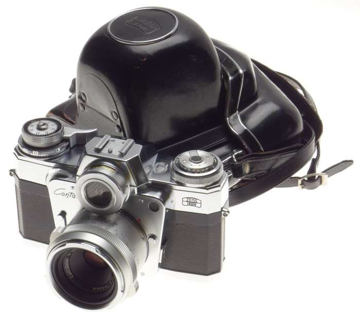 ZEISS CONTAREX Bullseye SLR 35mm chrome film camera Tessar 1:2.8/50mm lens cased