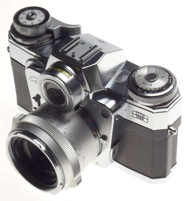 ZEISS CONTAREX Bullseye SLR 35mm chrome film camera Tessar 1:2.8/50mm lens cased