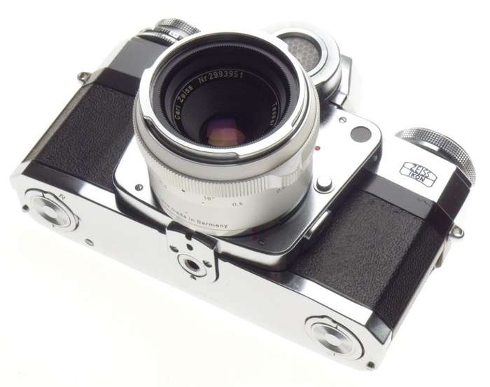 ZEISS CONTAREX Bullseye SLR 35mm chrome film camera Tessar 1:2.8/50mm lens cased