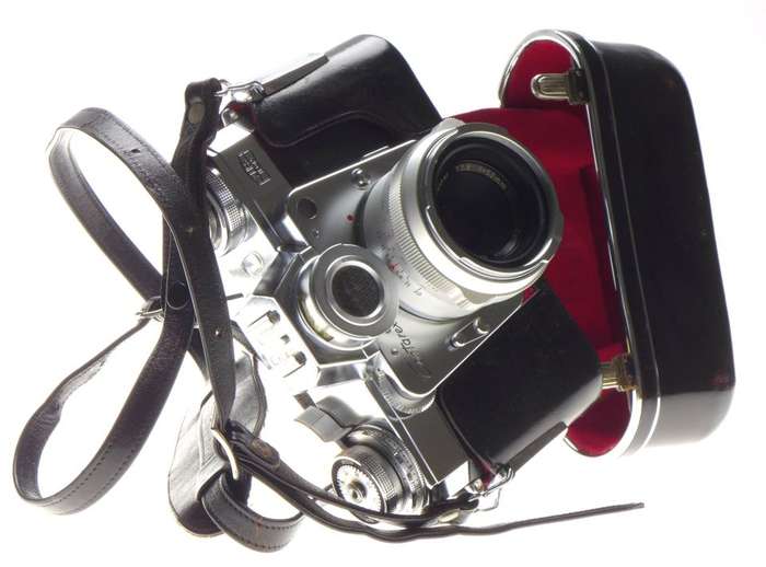 ZEISS CONTAREX Bullseye SLR 35mm chrome film camera Tessar 1:2.8/50mm lens cased