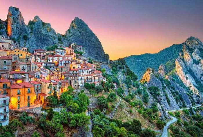 Sunrise Over Castelmezzano (1500pc Puzzle)