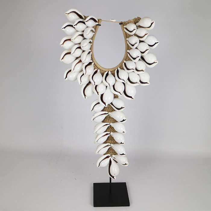 Large shell necklace