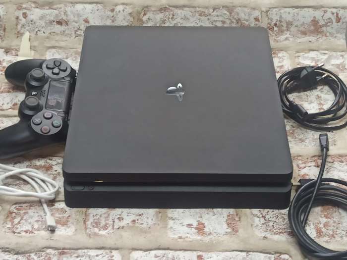 PS4 Slimline 1TB Pre-owned Console : PS4 (Pre-owned)