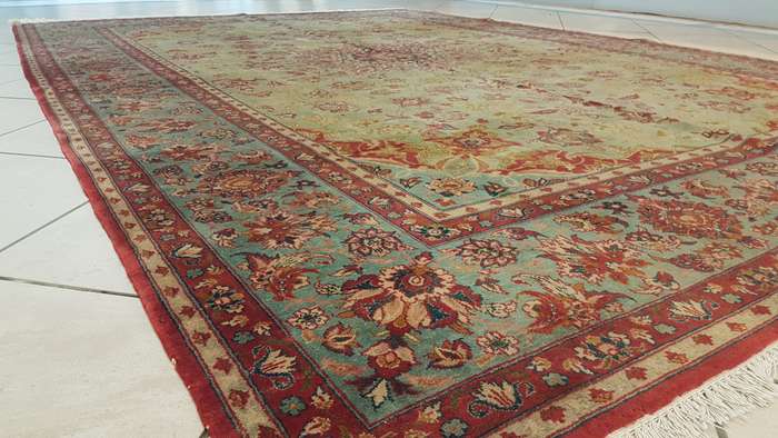 Persian Isfahan Carpet 240cm x 340cm Hand Knotted