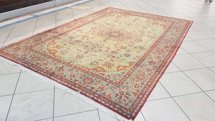 Persian Isfahan Carpet 240cm x 340cm Hand Knotted