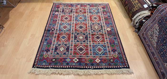 Very Fine Persian Yalemeh Carpet 150cm x 100cm Hand Knotted